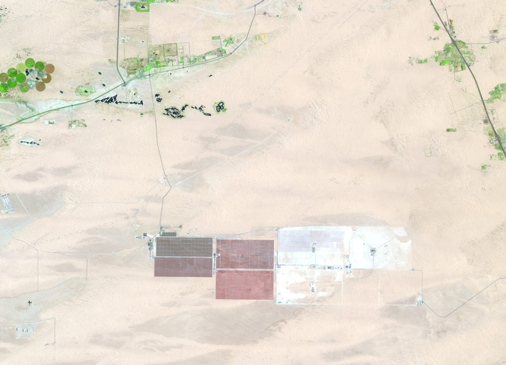 June 19, 2020, Landsat 8 (path/row 160/42,43) — Solar park and Love Lake, United Arab Emirates