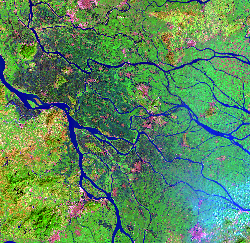 Nov. 3, 1986, Landsat 5 (path/row 122/44) — Dike-pond system, Pearl River Delta, China