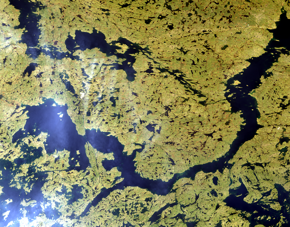 Aug. 13, 2013, Landsat 8 (path/row 45/15) — Location of ice road, Northwest Territories, Canada
