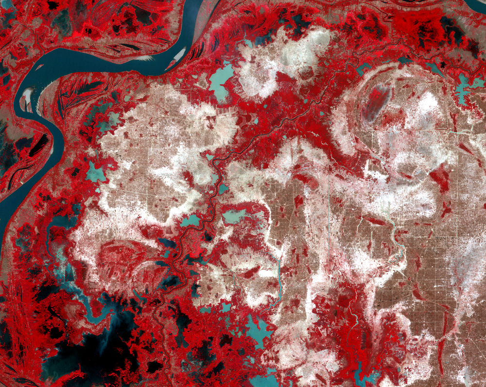 Jan. 8, 1995, Landsat 5 (path/row 126/52) — Irrigation canals east of Phnom Penh, Cambodia