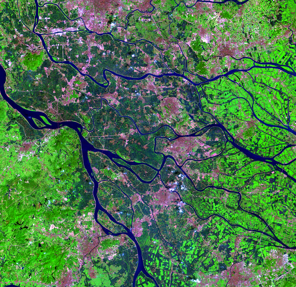 Sep. 14, 2000, Landsat 7 (path/row 122/44) — Dike-pond system, Pearl River Delta, China