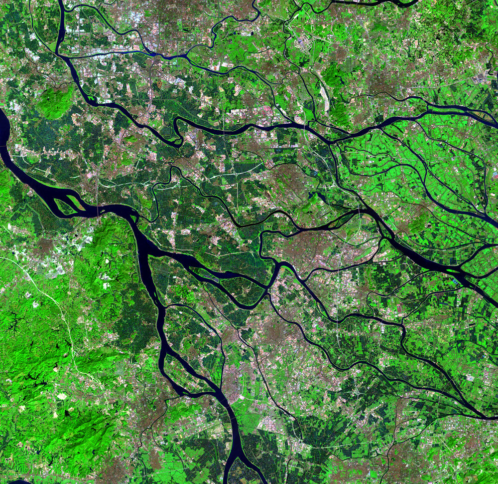 Nov. 2, 2009, Landsat 5 (path/row 122/44) — Dike-pond system, Pearl River Delta, China