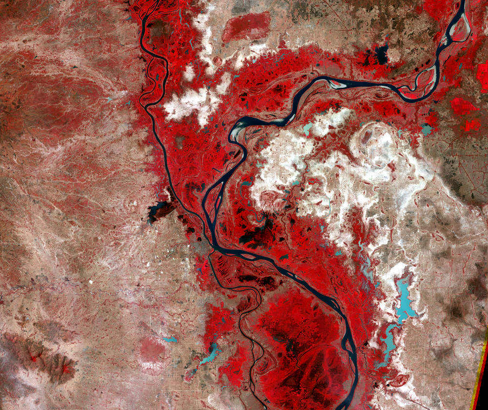 Feb. 25, 1995, Landsat 5 (path/row 126/52) — Mekong River seasonal flooding demonstrated, Phnom Penh, Cambodia