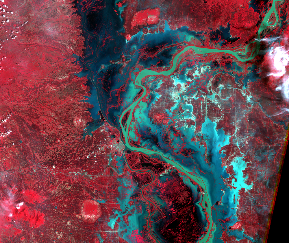 Oct. 23, 1995, Landsat 5 (path/row 126/52) — Mekong River seasonal flooding demonstrated, Phnom Penh, Cambodia