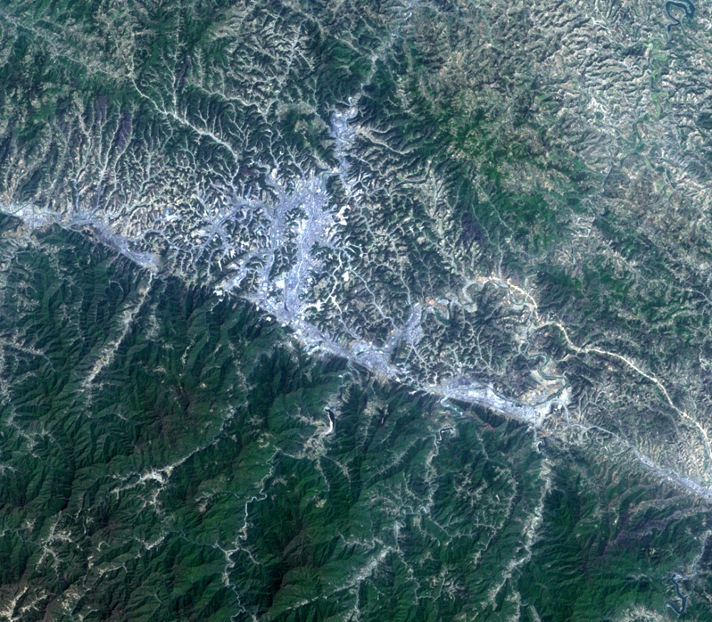 Apr. 12, 2000, Landsat 7 (path/row 125/37) — Shiyan, China