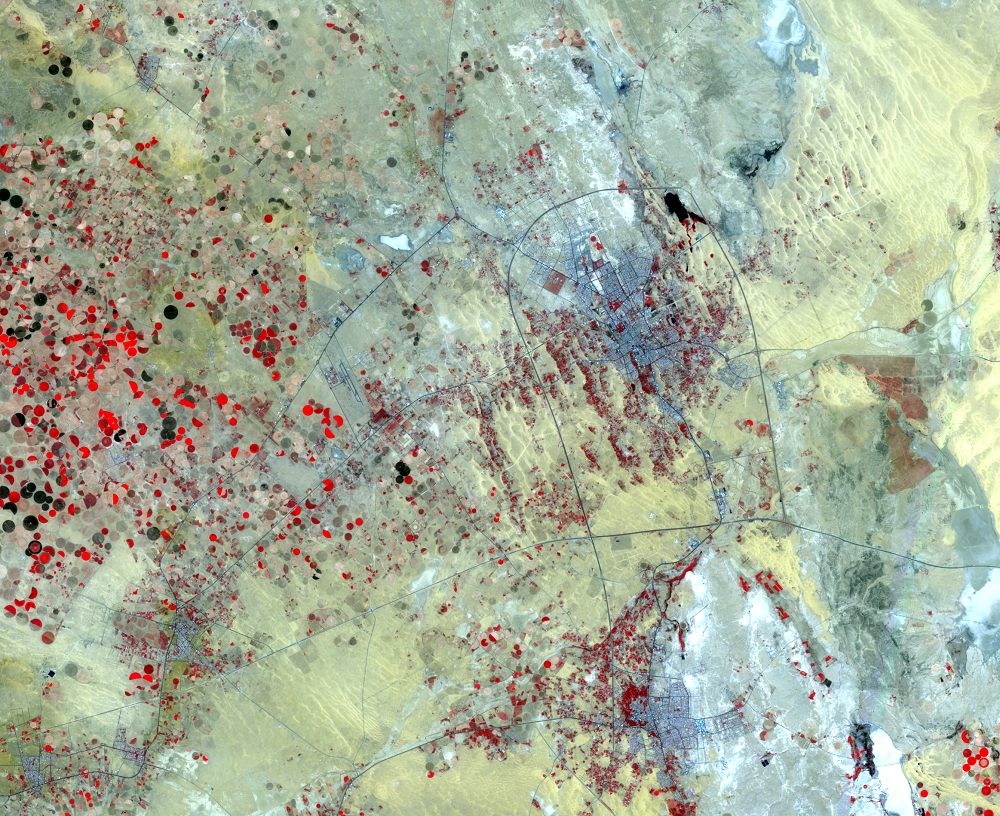 May 26 and June 2, 2002, Landsat 7 (path/row 167,168/42) — Buraydah, Saudi Arabia