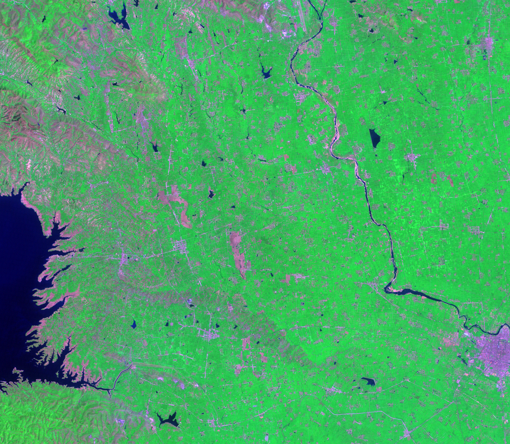 May 2, 2010, Landsat 5 (path/row 125/37) — Danjiangkou Reservoir and canal, near Shiyan, China
