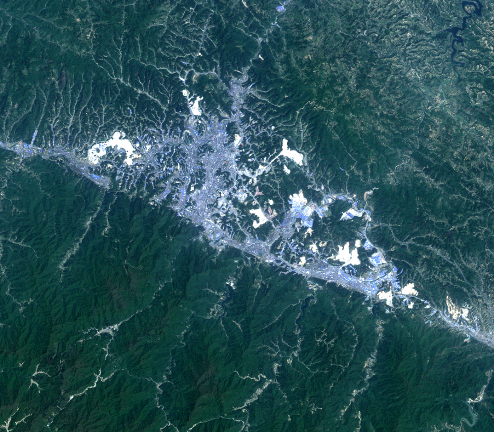 May 2, 2010, Landsat 5 (path/row 125/37) — Shiyan, China