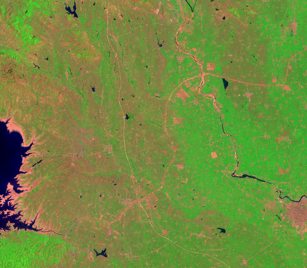 May 5, 2011, Landsat 5 (path/row 125/37) — Danjiangkou Reservoir and canal, near Shiyan, China