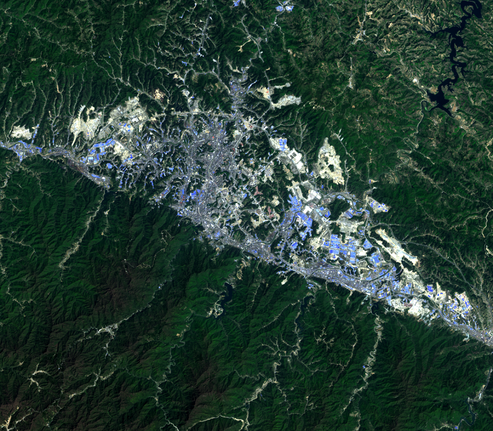 Apr. 14, 2015, Landsat 8 (path/row 125/37) — Shiyan, China