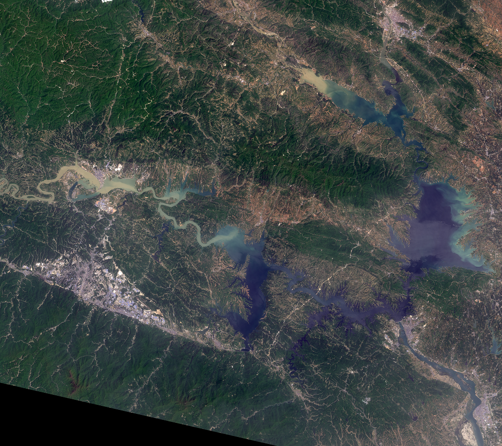 Apr. 30, 2021, Landsat 8 (path/row 125/37) — Shiyan, China