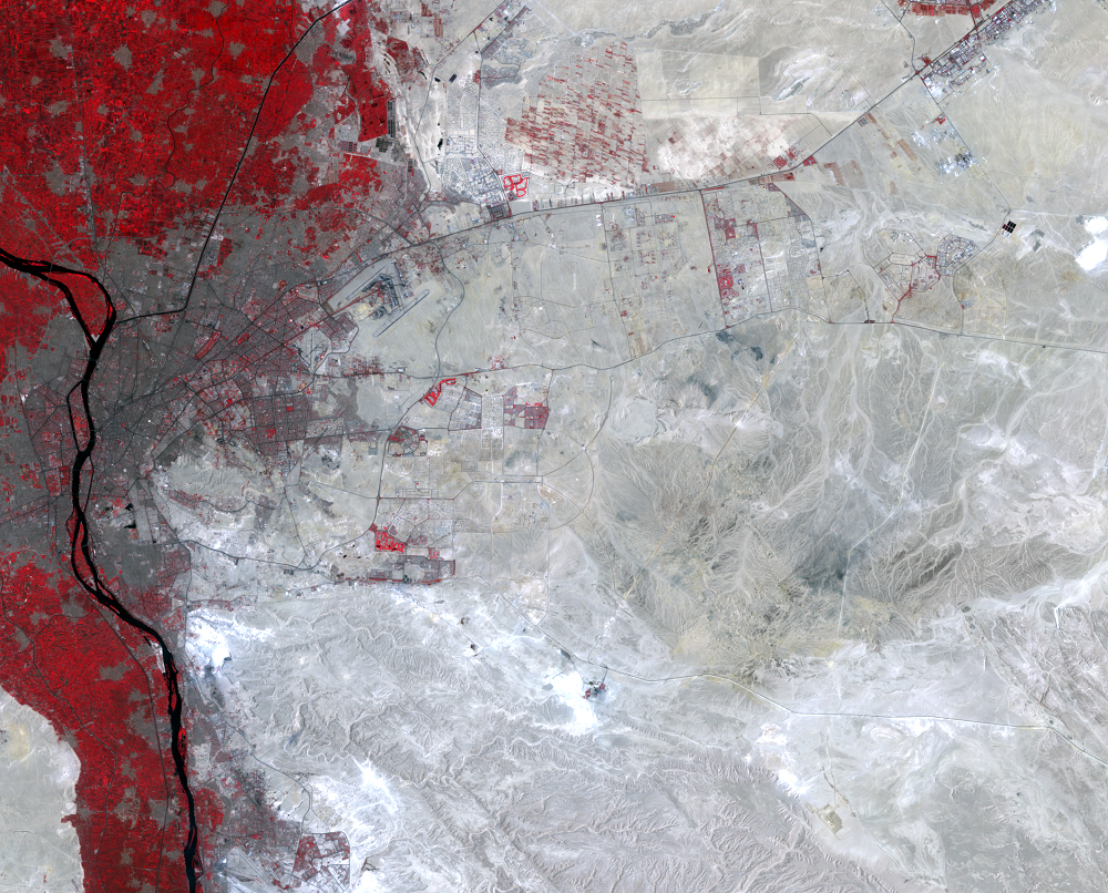 July 23 and 30, 2003, Landsat 5 (path/row 176,177/39) — New development east of Cairo, Egypt