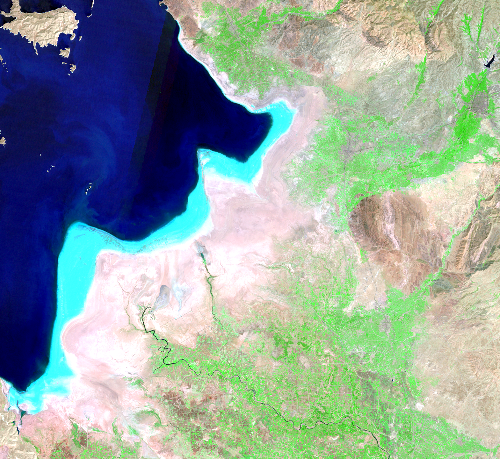 Aug. 30, Sep. 8, 2000, Landsat 5 (path/row 168,169/33,34) — southeastern shore of Lake Urmia, Iran