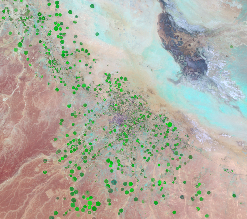 Mar. 4, 2000, Landsat 7 (path/row 172/39) — Tubarjal, Saudi Arabia