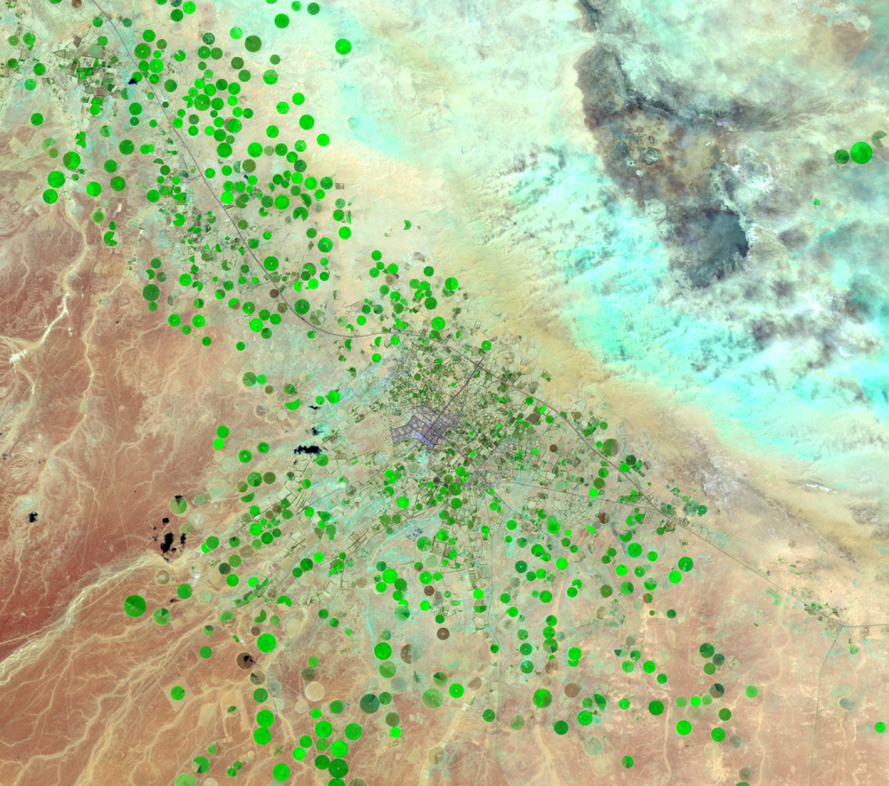 Feb. 25, 2003, Landsat 7 (path/row 172/39) — Tubarjal, Saudi Arabia