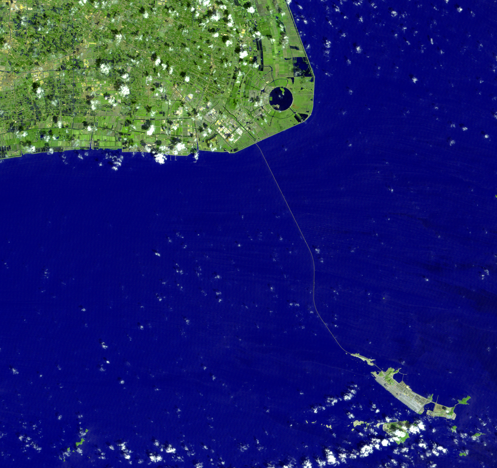 Sept. 19, 2009, Landsat 5 (path/row 118/38,39) — Nanhui New City, China